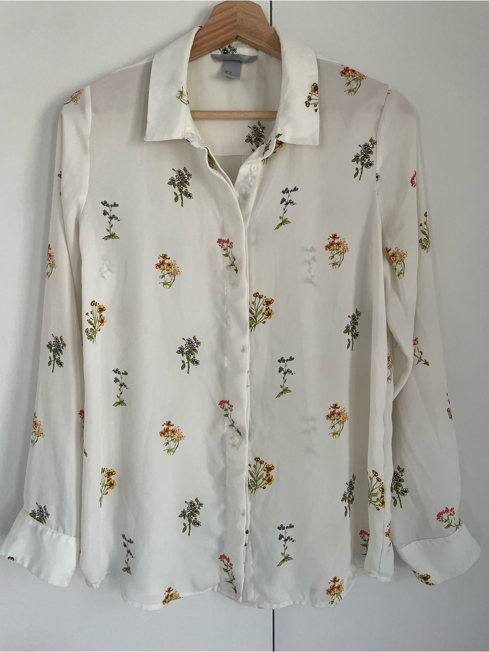 H&M White Floral Wildflower Long Sleeve Button Down Blouse - Size 10